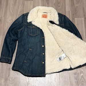 Levi’s Women’s Sherpa-Lined Denim Trucker Jacket - excellent condition